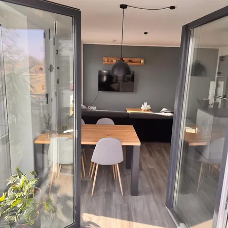 Laras Apartment *